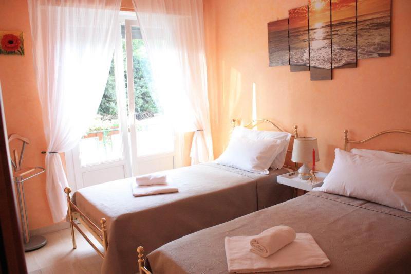 Apartment At Colosseo With Terrace Overlooking The Garden By Lyon Rome Exterior photo
